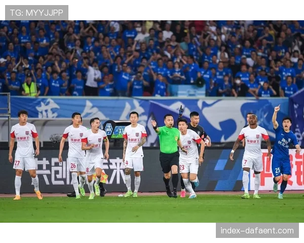 成都蓉城成唯一无罚分争冠队 手握积分优势冲击首冠 成都蓉城成唯一无罚分争冠队 手握积分优势冲击首冠